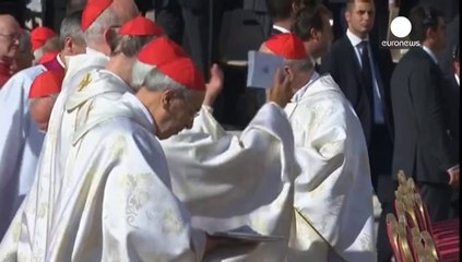 Descargar video: Francesco beatifica Papa Paolo VI, traghettatore della chiesa