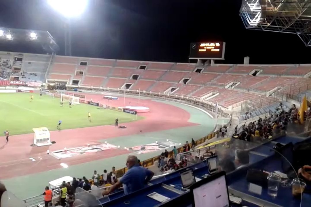 Το Παγκρήτιο Στάδιο λίγο πριν από τη σέντρα του αγώνα