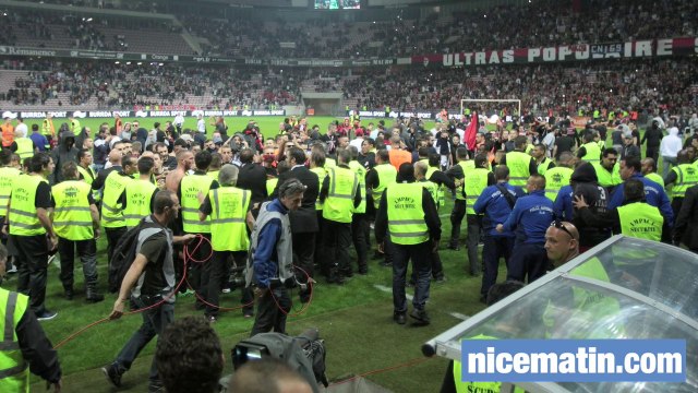 Les bagarres après le match Nice-Bastia, un supporter sur le terrain raconte