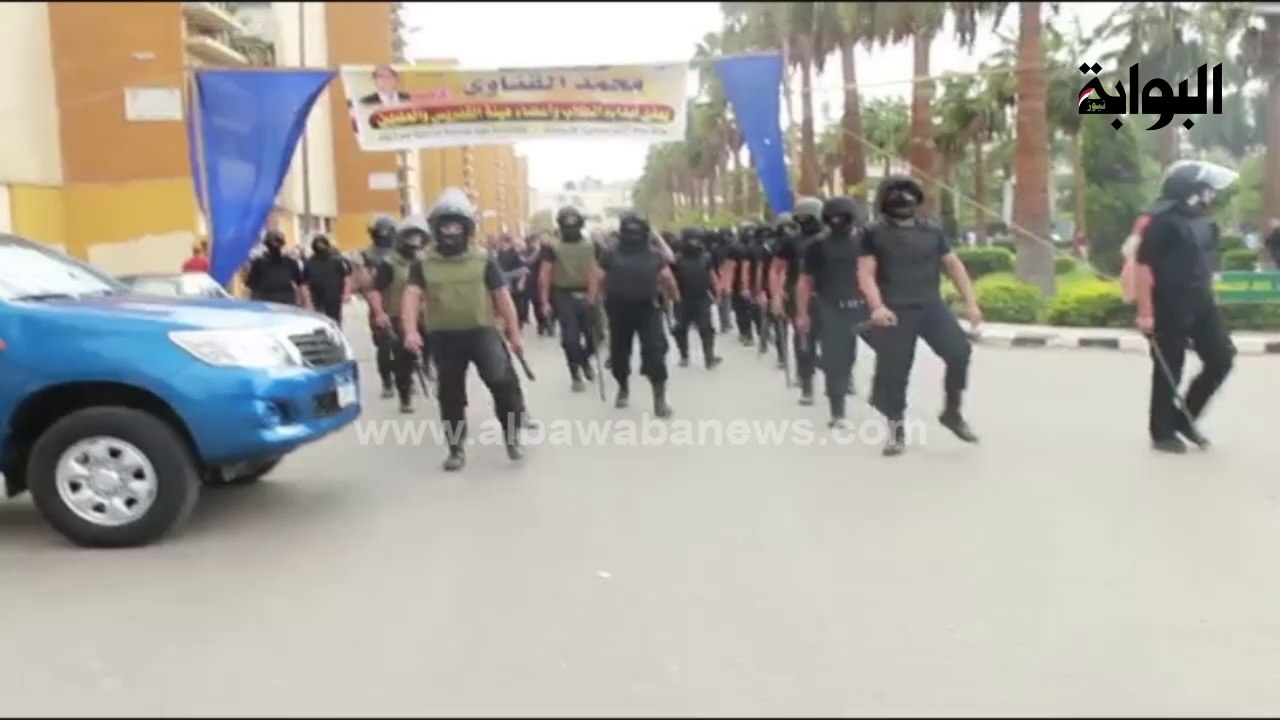 الأمن المركزي عقب السيطرة على  شغب جامعة المنصورة "عشانك  يا بلدى قبلنا التحدي عشانك يا مصر"