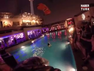 Bir Gökdelenden Diğerine Yüzmek İçin Uçmak