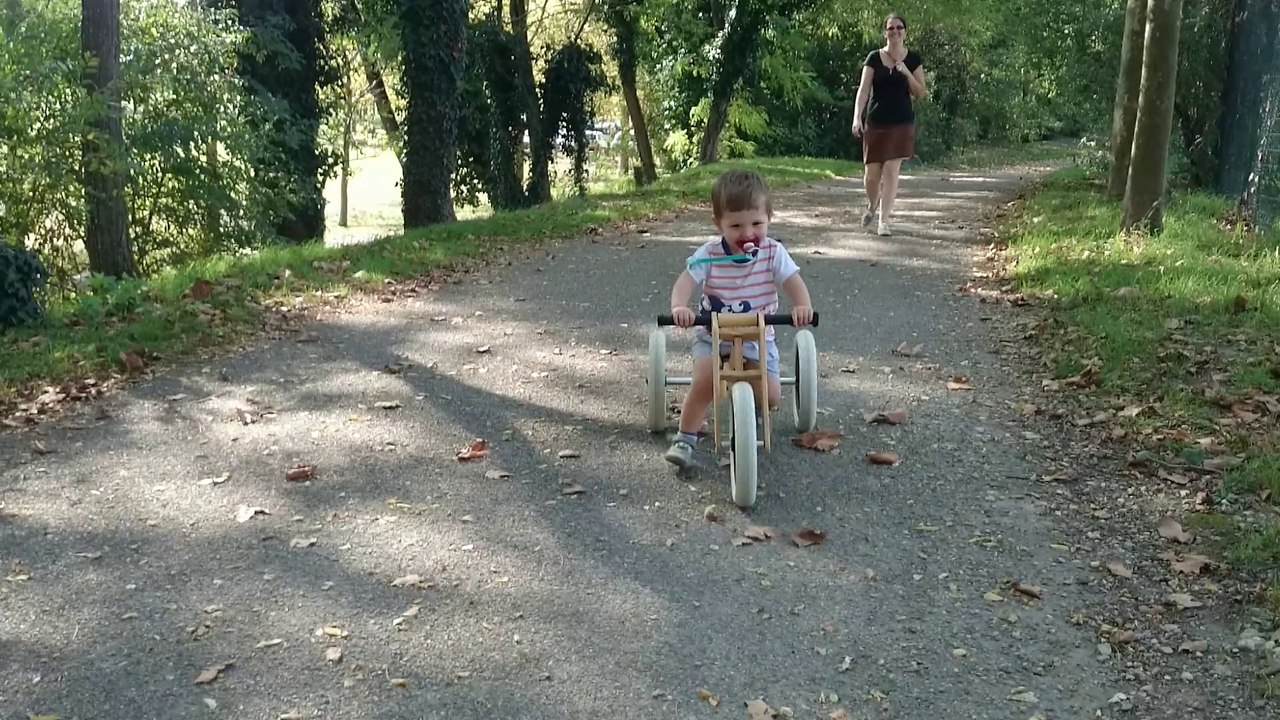 Hugo sur la draisienne tricycle