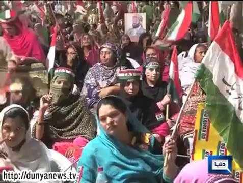 Dunya News-Women enthusiastically participate in PAT Lahore rally
