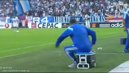 'Pegadinha' faz Bielsa sentar em copo de café quente