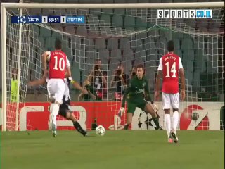 אודינזה - ארסנל 2-1 שער ענק של די נטאלה לא הספיק, ואן פרסי ו-וולקוט שלחו את ונגר לליגת האלופות