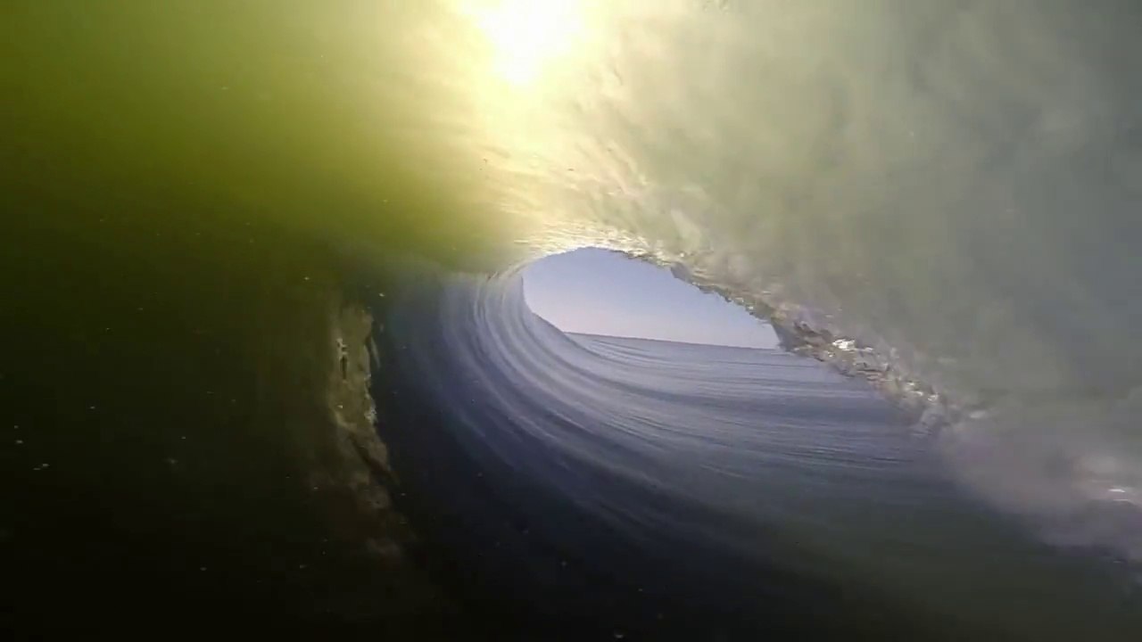 Surfer une vague pendant 27 secondes! Tube magnifique!