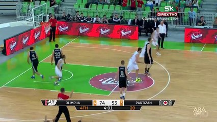 Le panier totalement hallucinant de Blaz Mahkovic