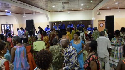 Déjeuner dansant du CCAS du Robert de la semaine bleue - dimanche 19 octobre 2014 à l'Appalooza au François