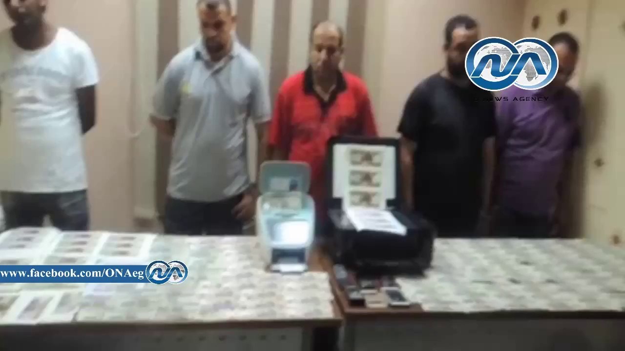 بالفيديو.. ضبط تشكيل عصابي تخصص فى تزويرالعملات...