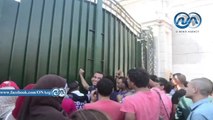 بالفيديو.. الأمن يغلق أبواب جامعة القاهرة بسبب مظاهرات الإخوان