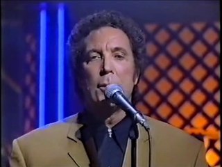 Tom Jones - I Can't Stand Up For Falling Down - LIVE