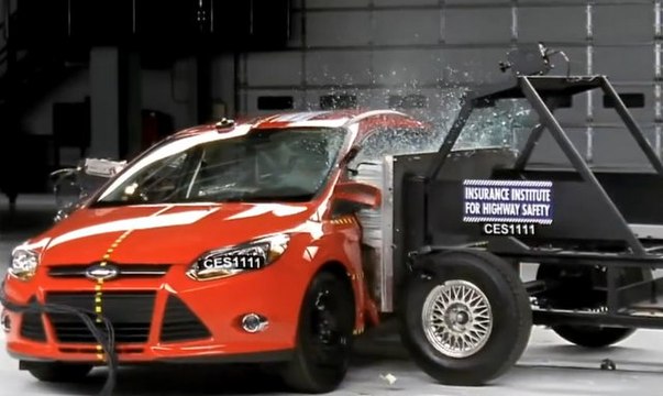 Ford Focus Yandan Çarpışma Testi