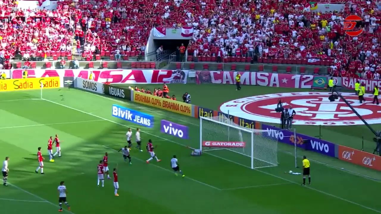 Corinthians derrota o Internacional e Mano volta a respirar