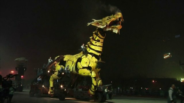 Un dragon géant pour le 50e anniversaire des relations franco-chinoises