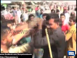 Dunya news-People protesting against loadshedding torture police official