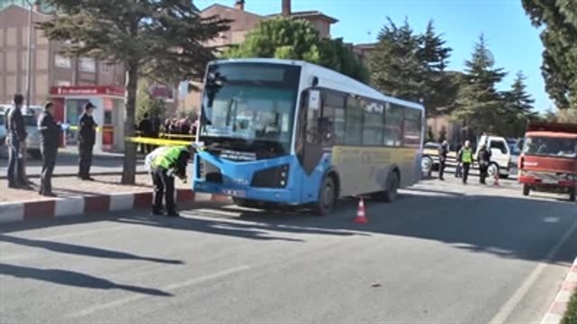 Halk Otobüsünün Çarptığı Kadın Hayatını Kaybetti