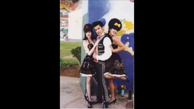 El Vez: Santa Claus is sometimes brown