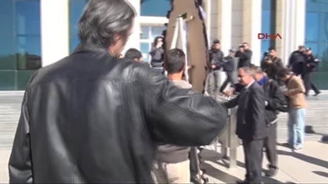 Sivas CHP'den Sivas Adliyesi'ne Siyah Çelenk