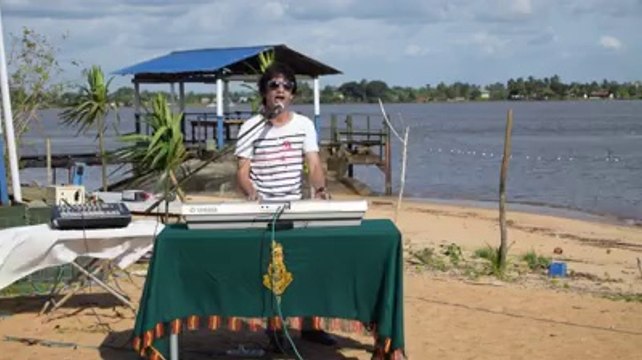 Mohsin Bari at Africa singing teri deewani by kailash kher and bheegi bheegi raatain by James.. 2014