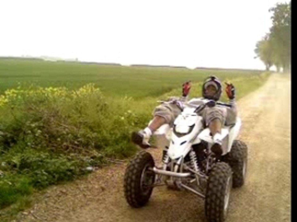 Lajol couché sur le 200 blaster (dik)