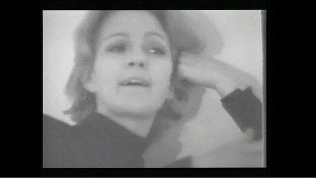 Marie Dubois dans Sois belle et tais-toi de Delphine Seyrig