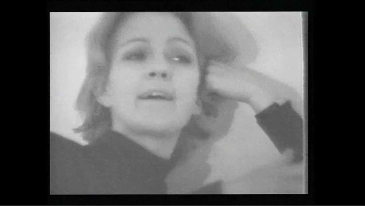 Marie Dubois dans " Sois belle et tais-toi" de Delphine Seyrig