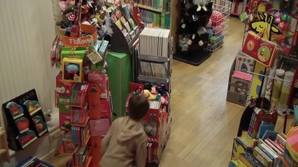 Film Esquisse, Le Ciel est Bleu parce que la Nuit est Éteinte