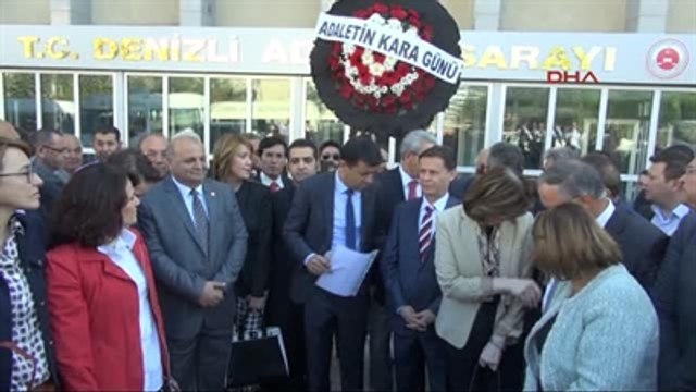 Ege' de CHP'den Adliyeye Siyah Çelenk