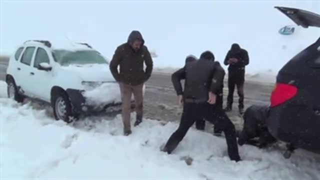 Karda Mahsur Kalan Vatandaşların İmdadına Karla Mücadele Ekipleri Yetişti