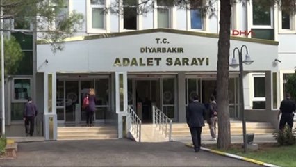 Diyarbakır'da Chp, Adliyeye Sahte Dolarlı Ayakkabı Kutulu Çelenk Bıraktı-1