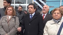 Van'da CHP'liler Adliye Önüne Siyah Çelenk Bıraktı