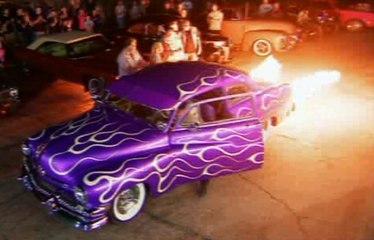 La voiture cracheuse de feu - ZAPPING AUTO DU 20/10/2014