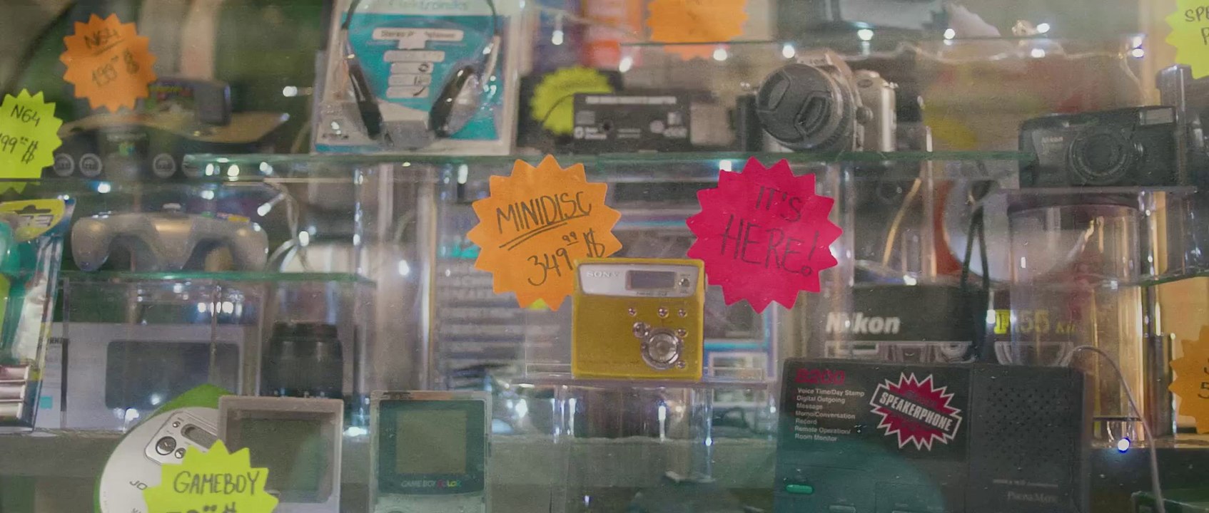 Des pochettes de disques vinyles prennent vie dans un clip vidéo