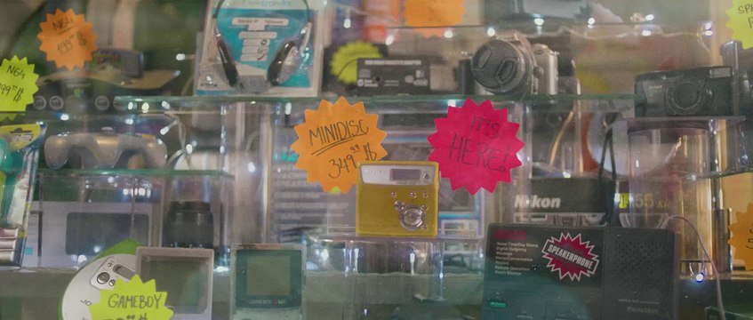 Des pochettes de disques vinyles prennent vie dans un clip vidéo