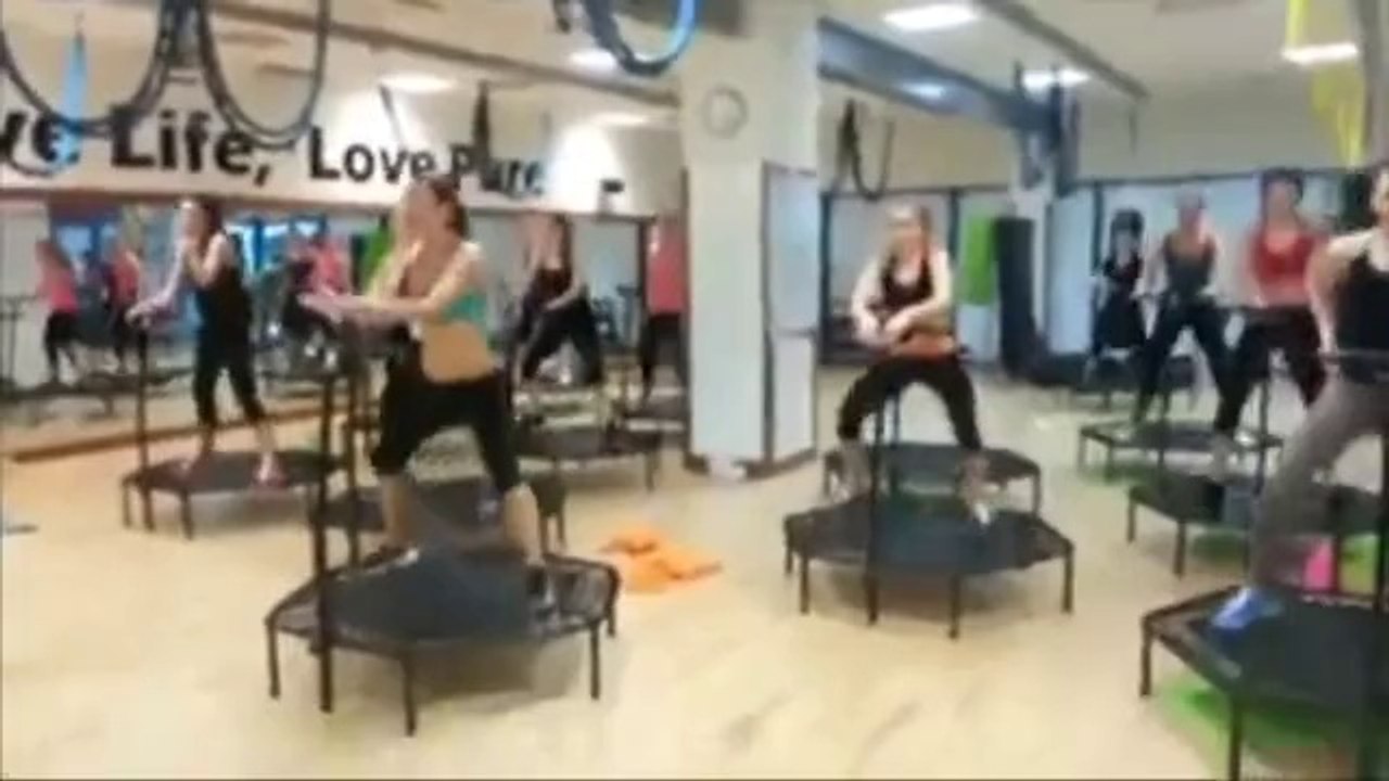 Séance de _jumping fitness_