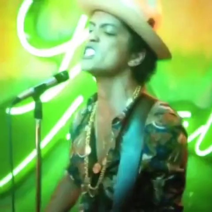 Bruno Mars pète un câble