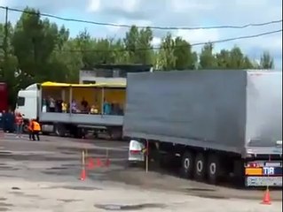 Un concours de pilotage en camion