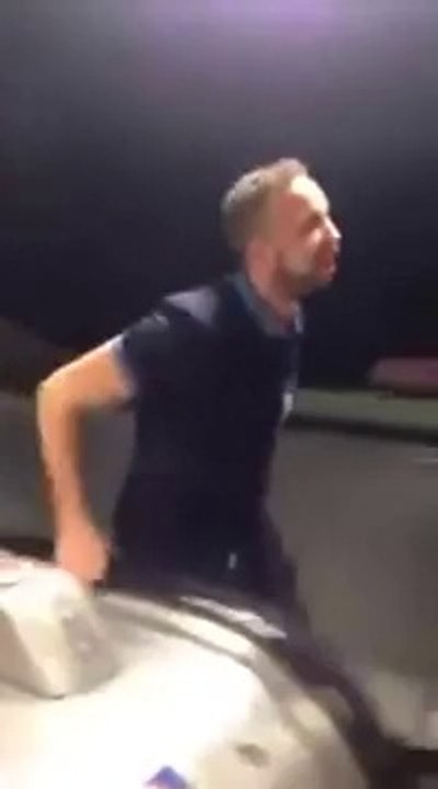 Un boulet dans un escalator