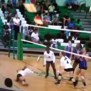 Petite danse après avoir pris le ballon dans la gueule