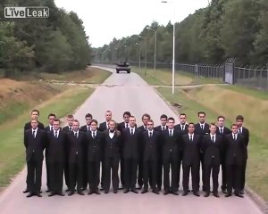 Test de freinage d'urgence d'un char d'assaut !