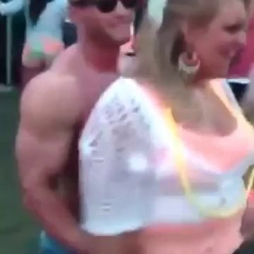 Une nana drague le mauvais mec !