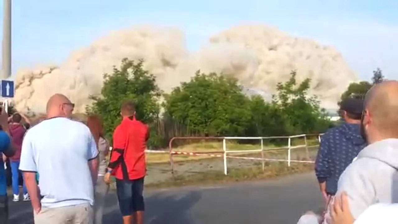 Il frôle la mort pendant une démolition