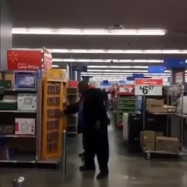 Pendant ce temps, dans un supermarché..