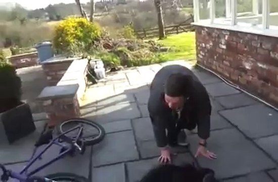 Quand tu sais pas faire de moto, t'en touche pas !