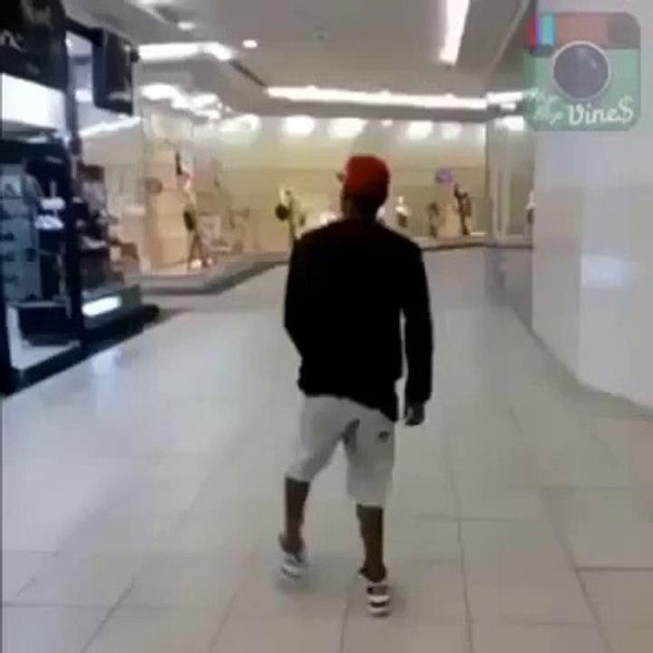 Quelle est la différence entre un blanc qui tombe et un noir qui tombe _