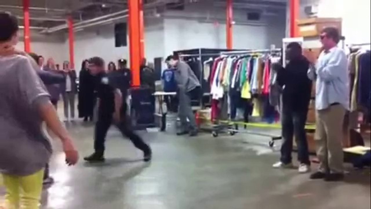 Un policier s'invite dans un battle hip hop