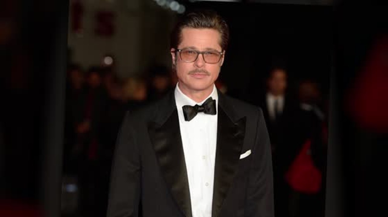 Brad pitt bringt den kriegshelden peter comfort mit zu der fury premiere