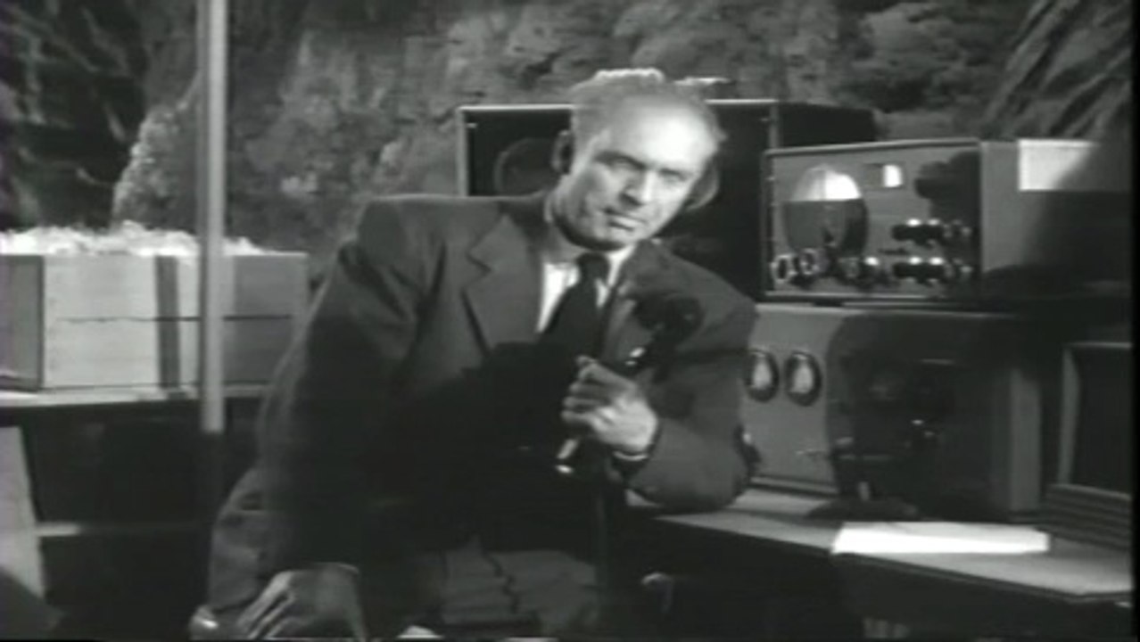 Flying Disc Man From Mars Chapter 3: Death Rides the Stratosphere - ComicWeb Serial Cliffhanger Theater