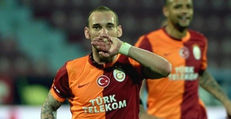Sneijder'den Volkan Demirel'e Özel Şarkı