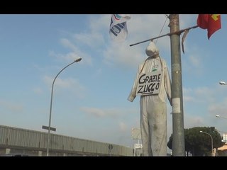 Arzano (NA) - Nuova Sinter, operai protestano col cappio al collo (20.10.14)